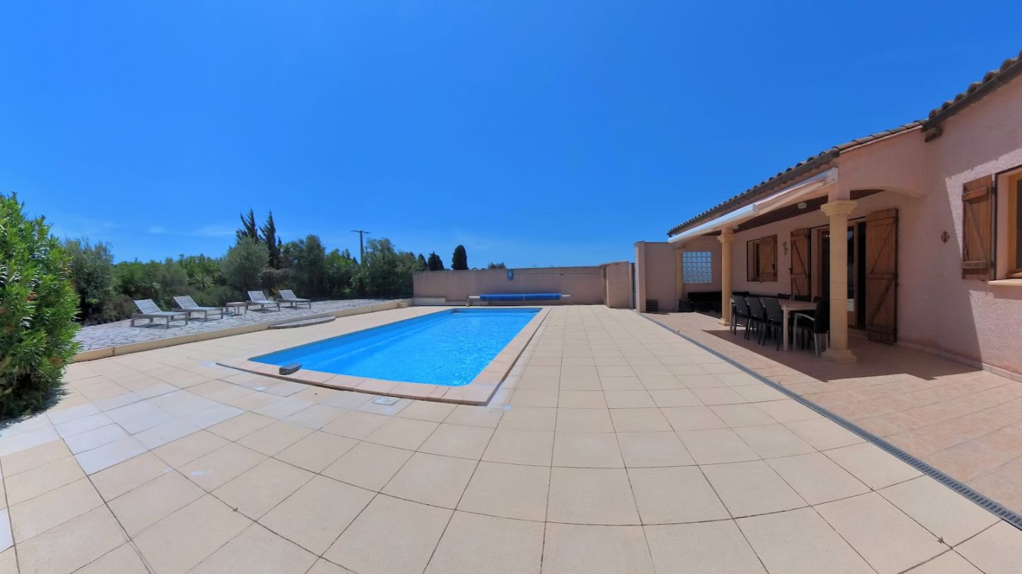 Villa 135m² avec 3 chambres, piscine, 2100m² à Castelnau-d'Aude