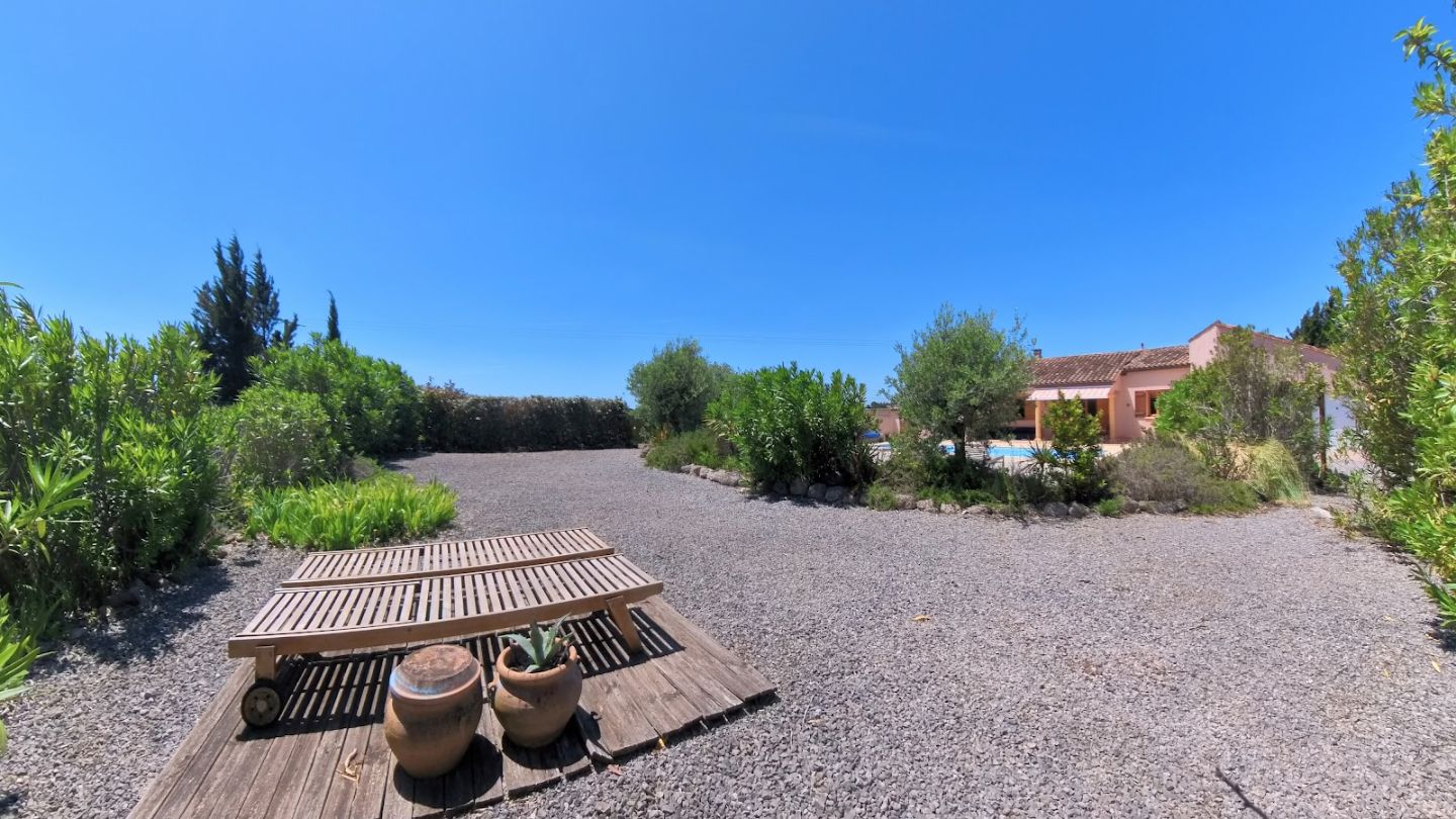 Villa 135m² avec 3 chambres, piscine, 2100m² à Castelnau-d'Aude