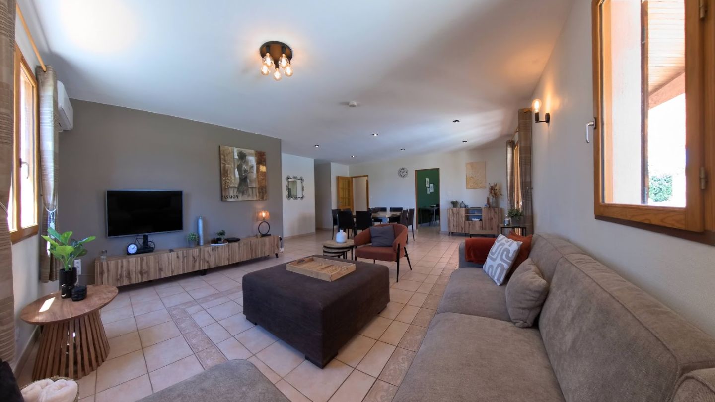 Villa 135m² avec 3 chambres, piscine, 2100m² à Castelnau-d'Aude