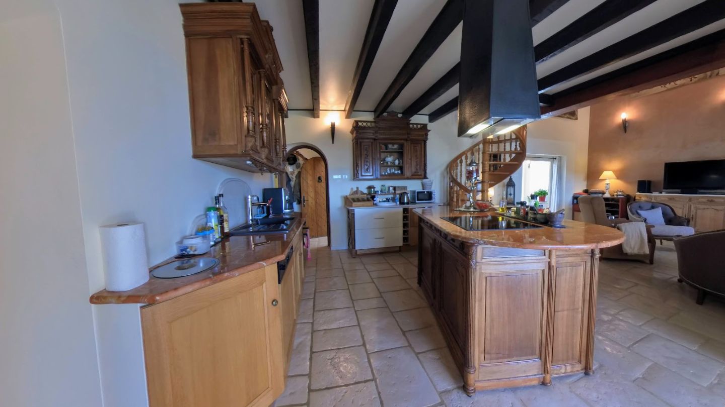 Maison à vendre  - 9 pièce(s) - 229m2 - Cesseras (34210)