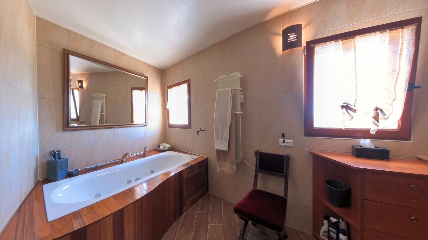 Maison à vendre  - 9 pièce(s) - 229m2 - Cesseras (34210)