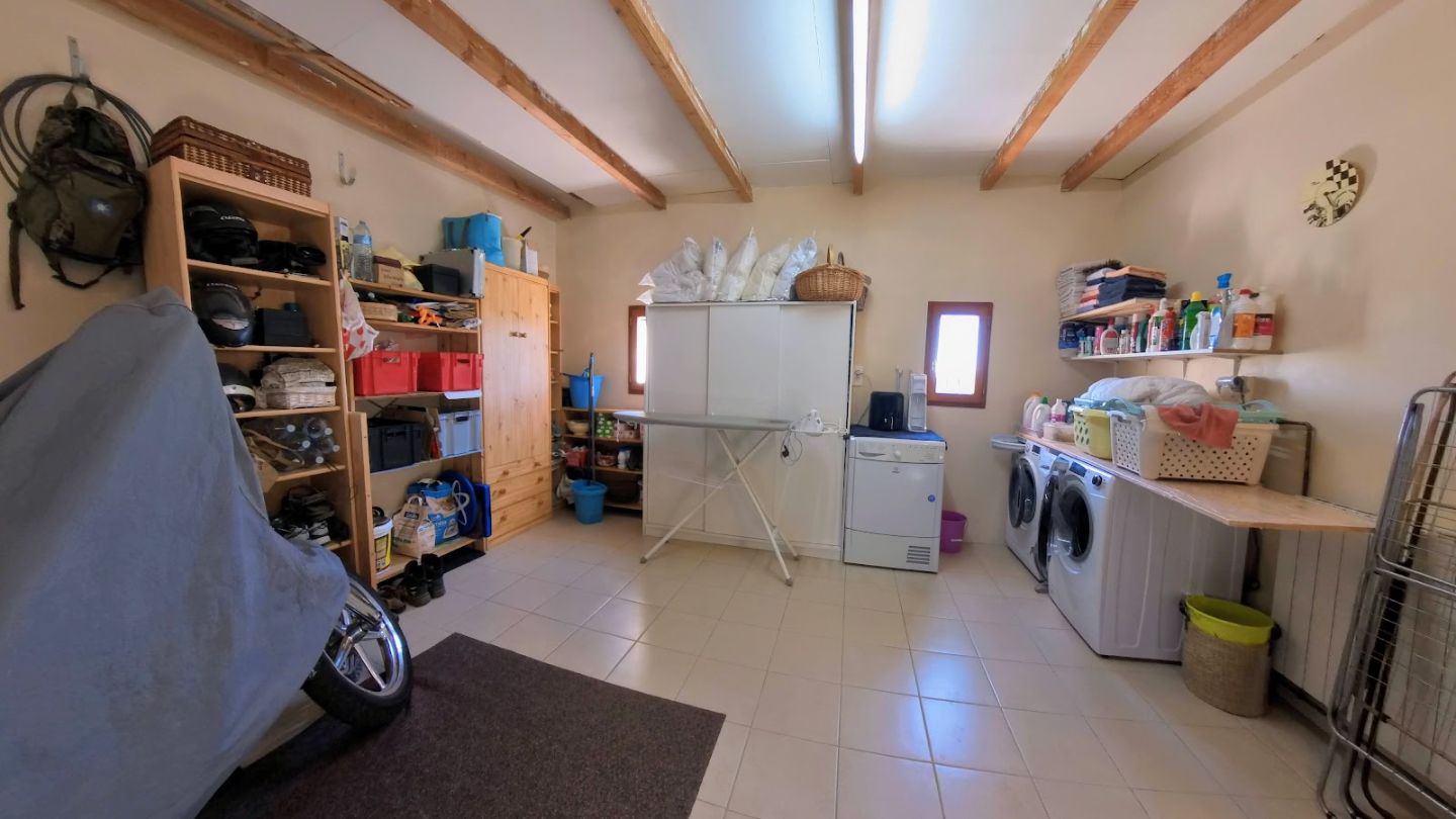 Maison à vendre  - 9 pièce(s) - 229m2 - Cesseras (34210)