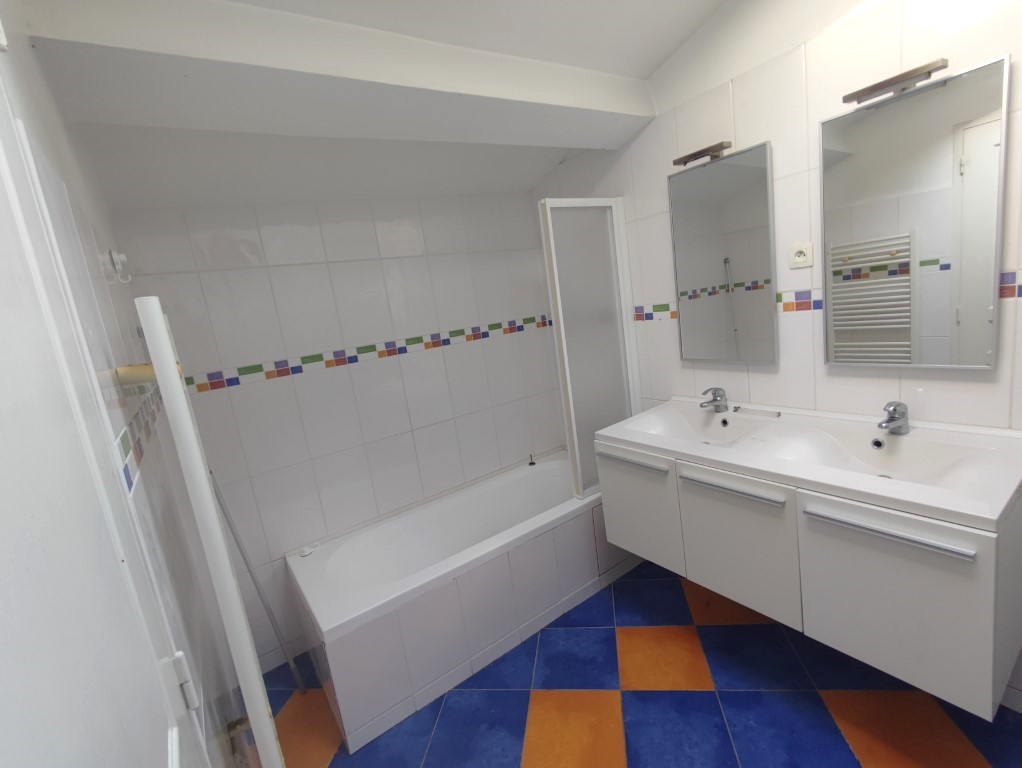 Immeuble à vendre  - 6 pièce(s) - 160m2 - Mortagne Sur Gironde (17120)