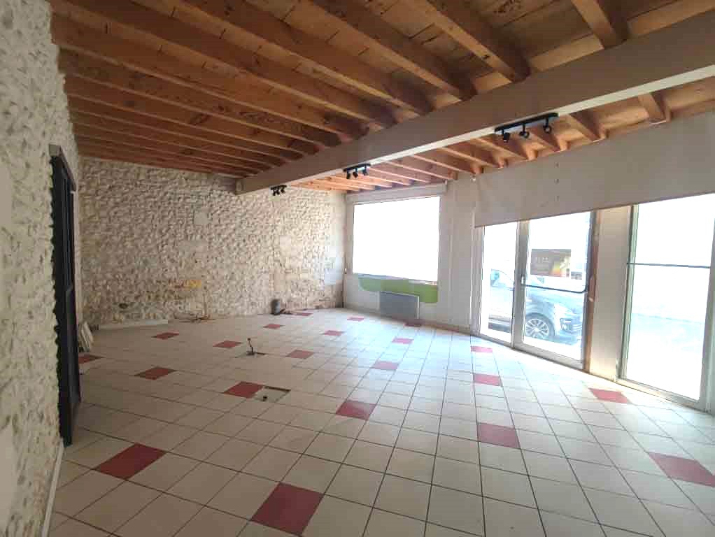 Immeuble à vendre  - 6 pièce(s) - 160m2 - Mortagne Sur Gironde (17120)