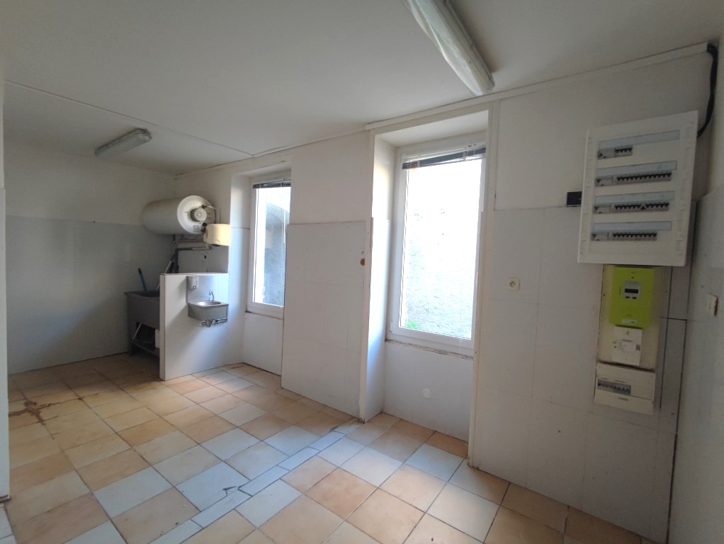 Immeuble à vendre  - 6 pièce(s) - 160m2 - Mortagne Sur Gironde (17120)