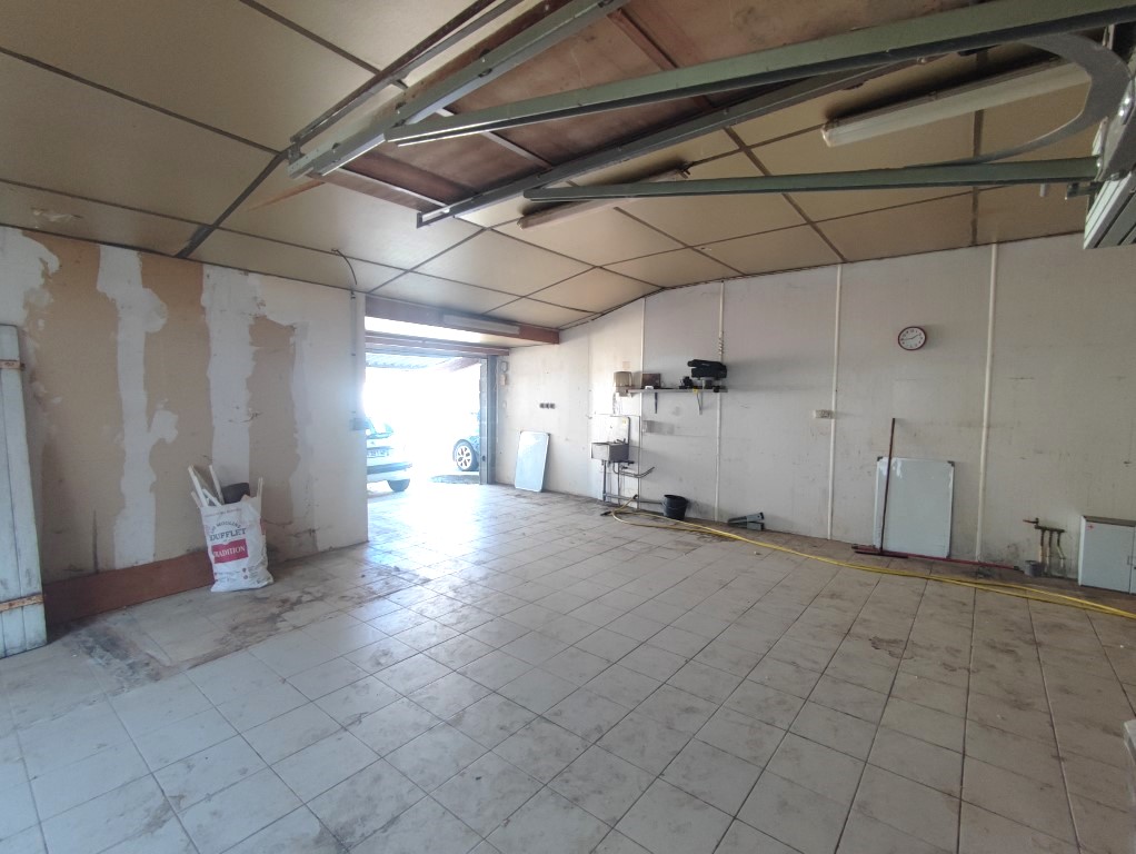 Immeuble à vendre  - 6 pièce(s) - 160m2 - Mortagne Sur Gironde (17120)