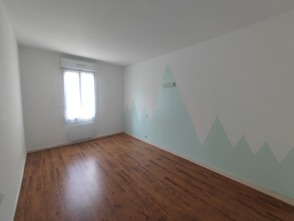 Immeuble à vendre  - 6 pièce(s) - 160m2 - Mortagne Sur Gironde (17120)