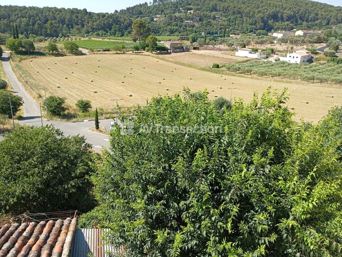 CALLAS : A LOUER Appartement de 2 pièces 33m2, balcon.