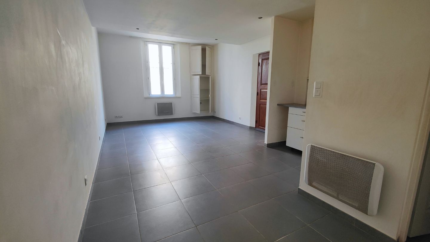 Appartement rénové à vendre  - 2 pièce(s) - 41m2 - Nîmes (30000)
