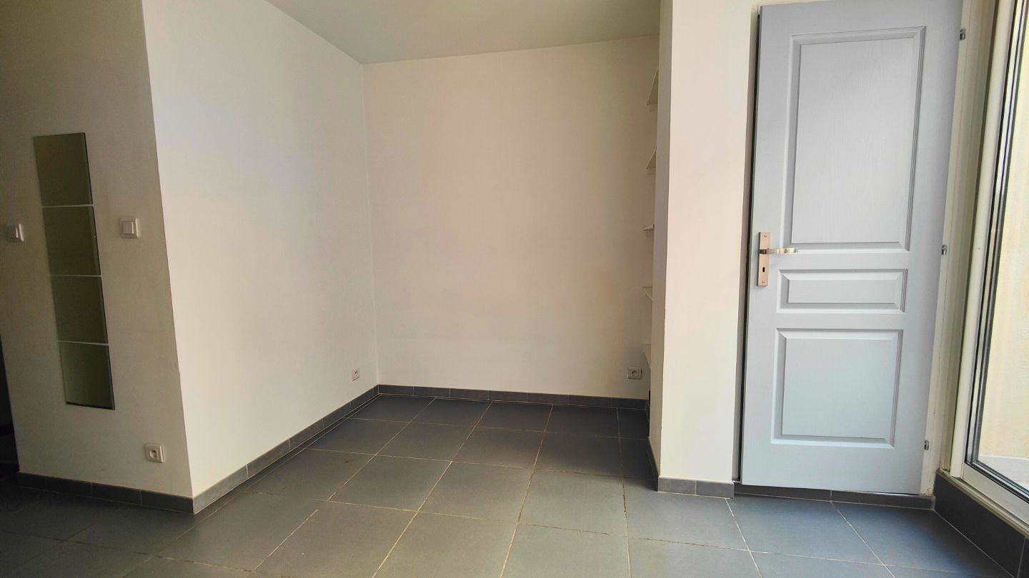 Appartement rénové à vendre  - 2 pièce(s) - 41m2 - Nîmes (30000)