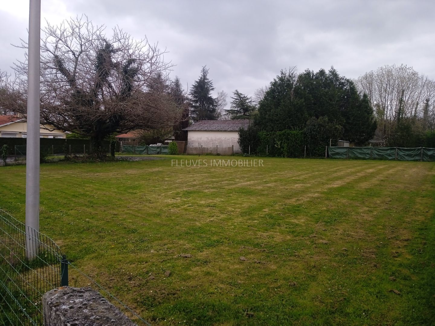 TERRAIN VIABILISÉ DE 795 M²