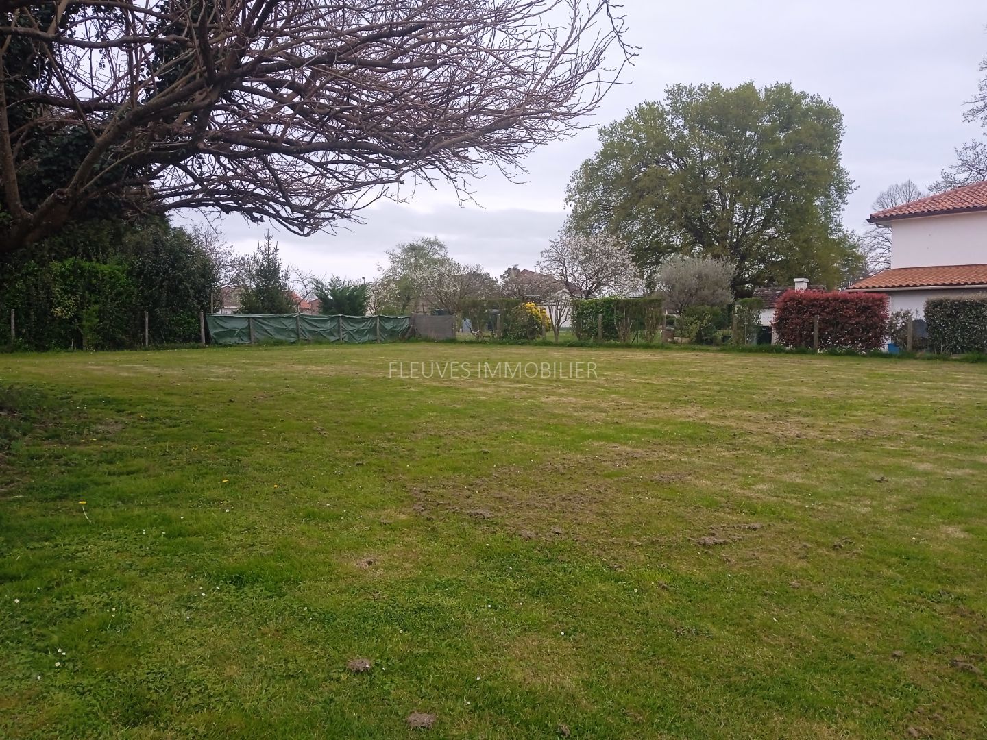 Terrain constructible à vendre  - 795m2 - Mont (64300)