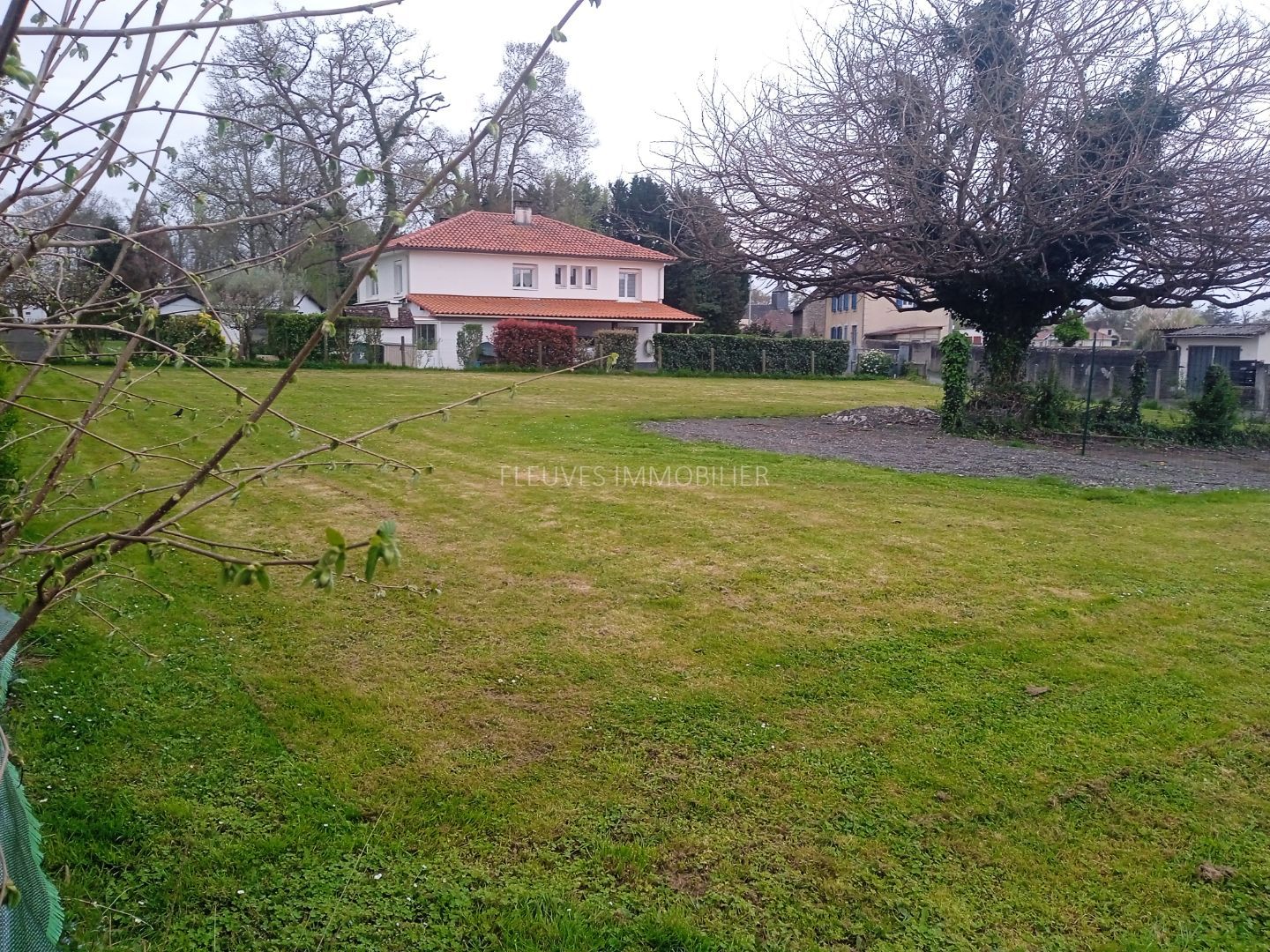 Terrain constructible à vendre  - 795m2 - Mont (64300)