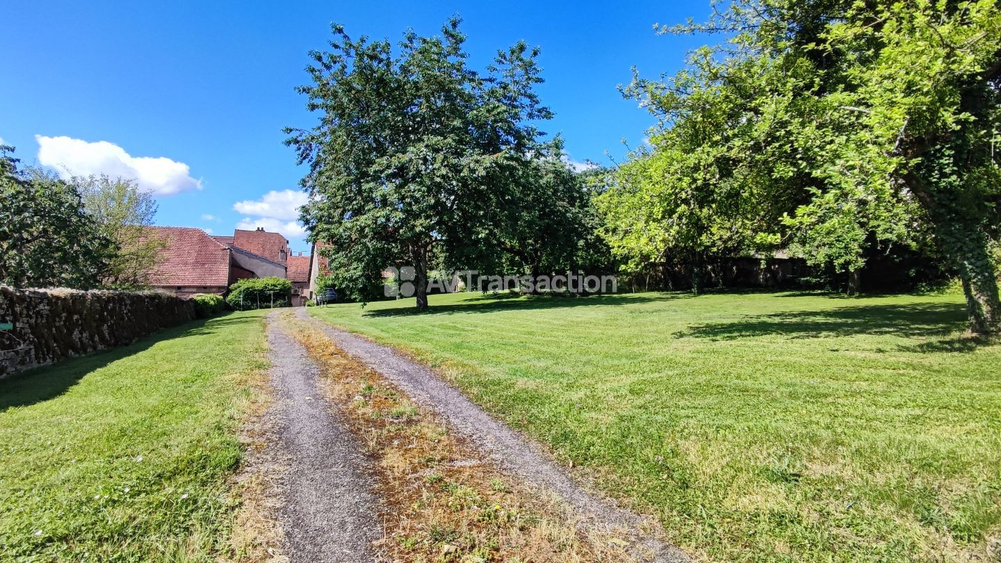 Ensemble immobilier et terrain consctuctible