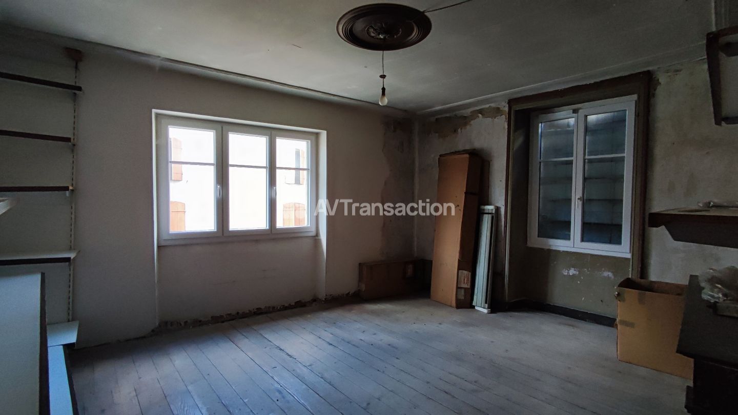 Maison à vendre  - 11 pièce(s) - 310m2 - Combeaufontaine (70120)