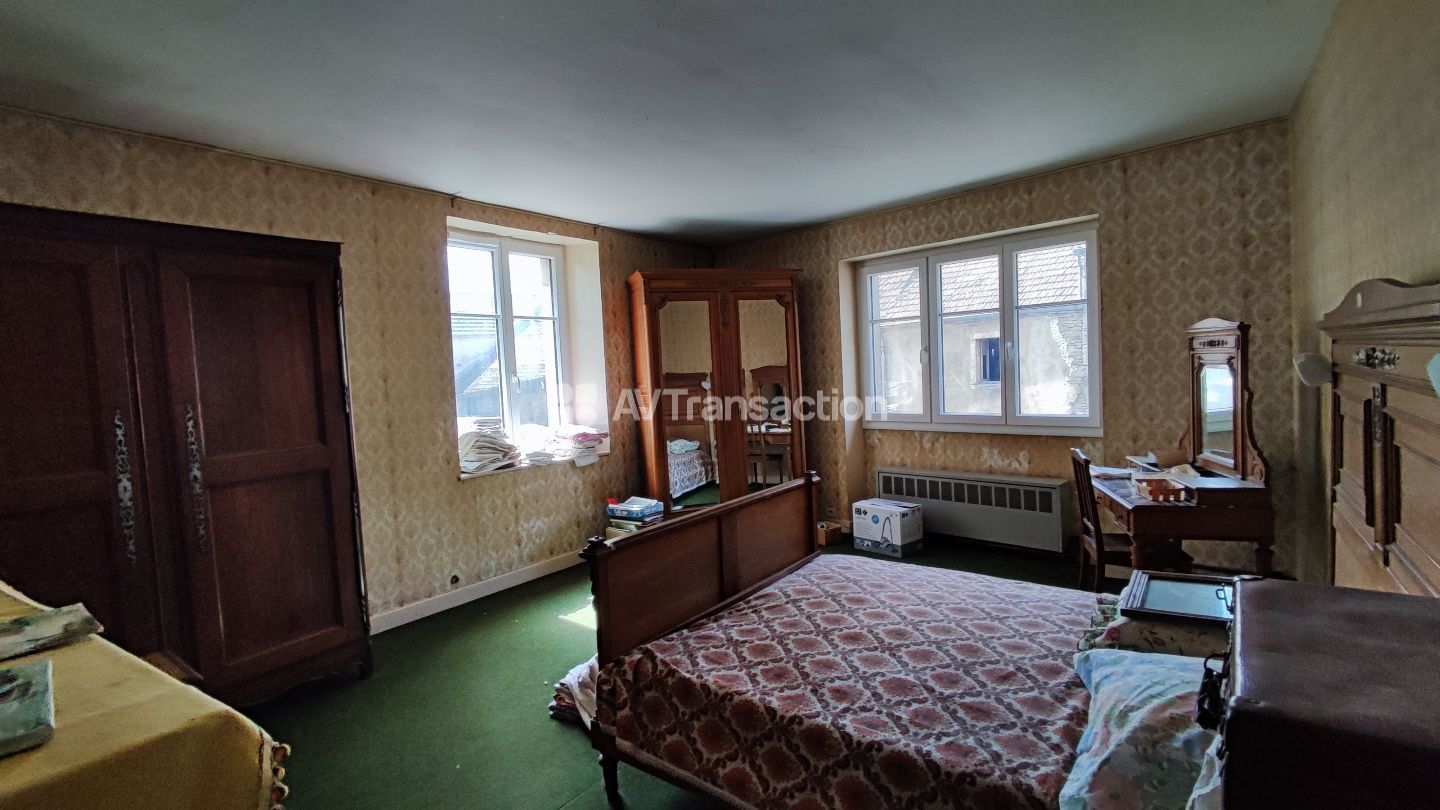 Maison à vendre  - 11 pièce(s) - 310m2 - Combeaufontaine (70120)