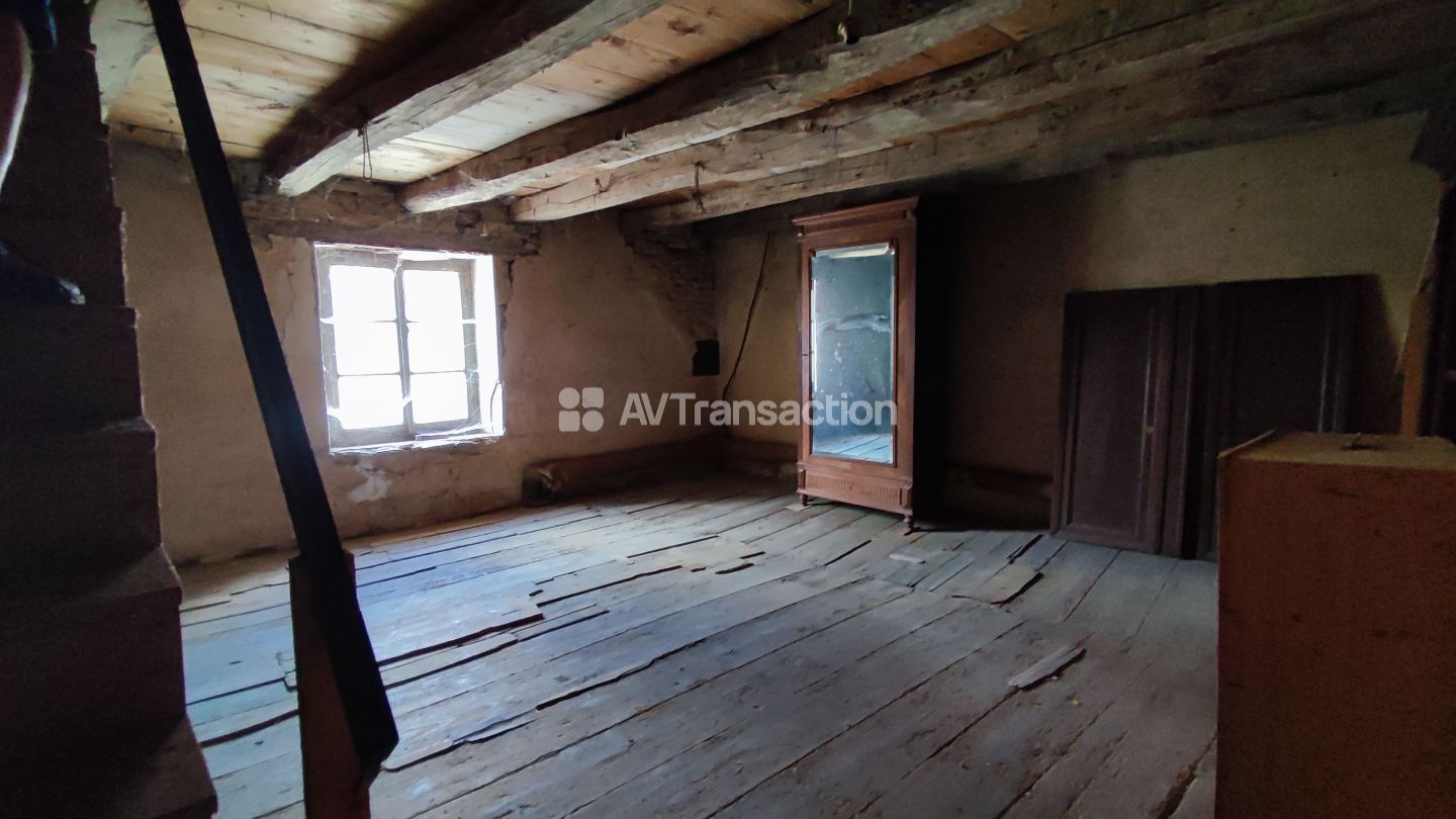 Maison à vendre  - 11 pièce(s) - 310m2 - Combeaufontaine (70120)
