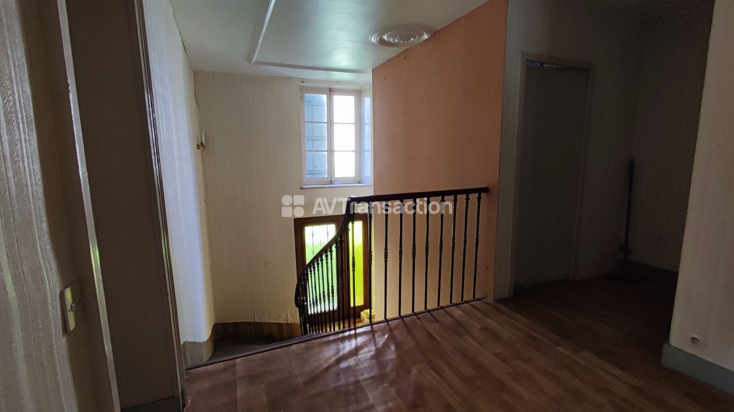 Maison à vendre  - 11 pièce(s) - 310m2 - Combeaufontaine (70120)