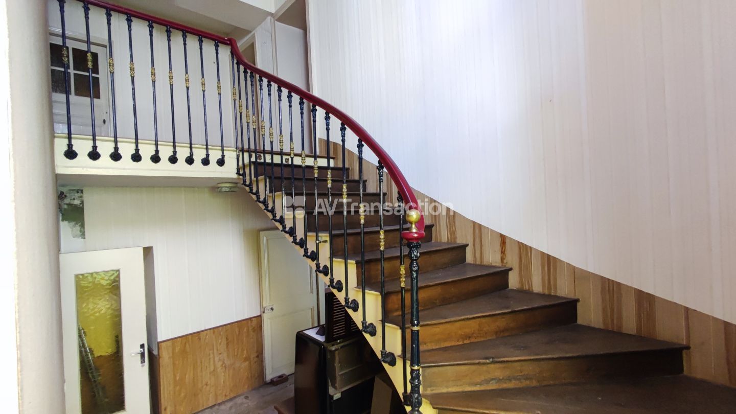 Maison à vendre  - 11 pièce(s) - 310m2 - Combeaufontaine (70120)