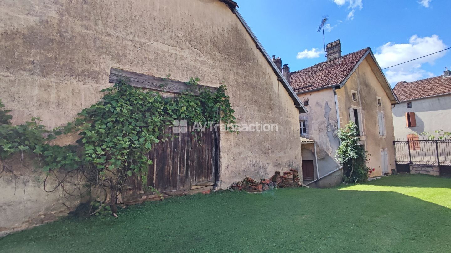 Maison à vendre  - 11 pièce(s) - 310m2 - Combeaufontaine (70120)