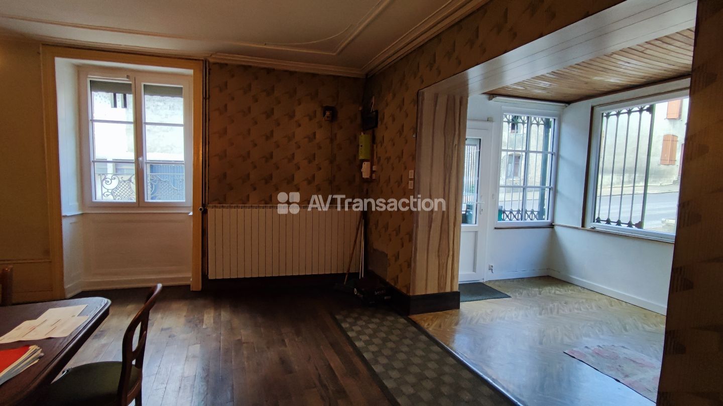 Maison à vendre  - 11 pièce(s) - 310m2 - Combeaufontaine (70120)