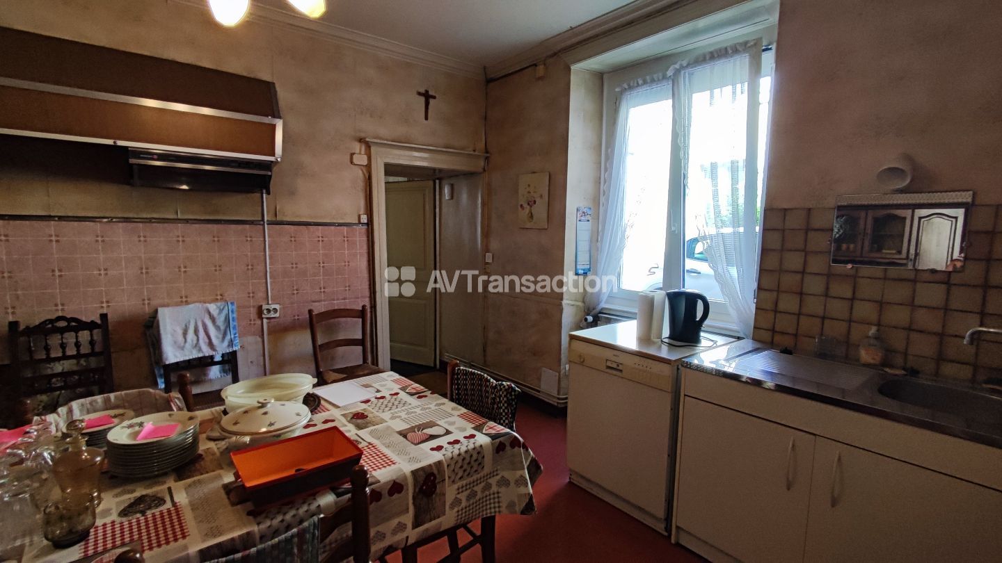 Maison à vendre  - 11 pièce(s) - 310m2 - Combeaufontaine (70120)