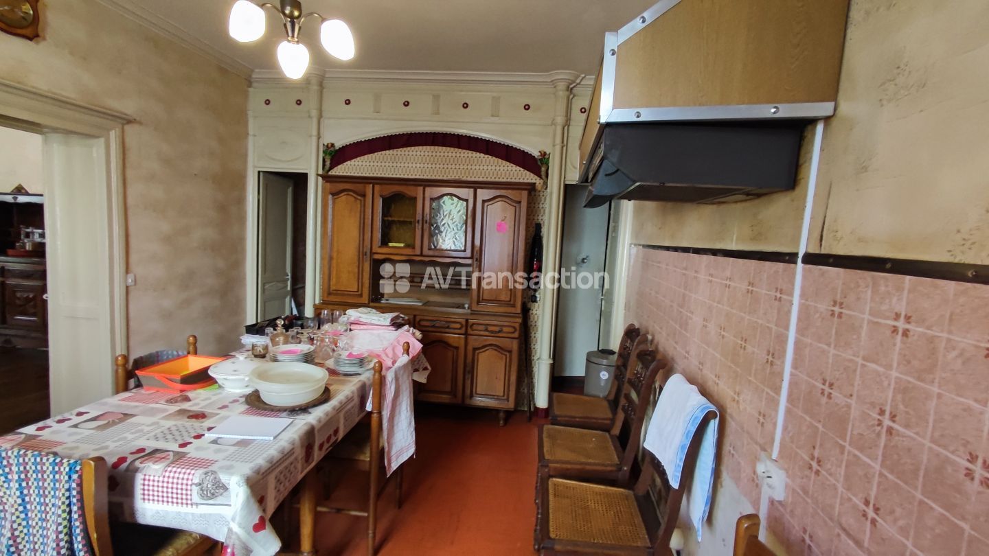 Maison à vendre  - 11 pièce(s) - 310m2 - Combeaufontaine (70120)