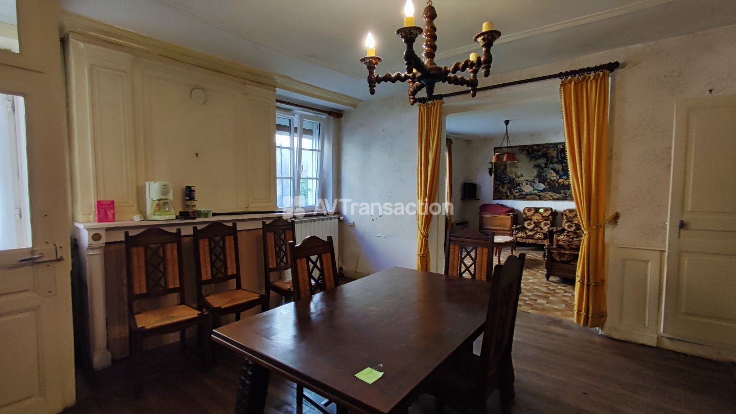 Maison à vendre  - 11 pièce(s) - 310m2 - Combeaufontaine (70120)