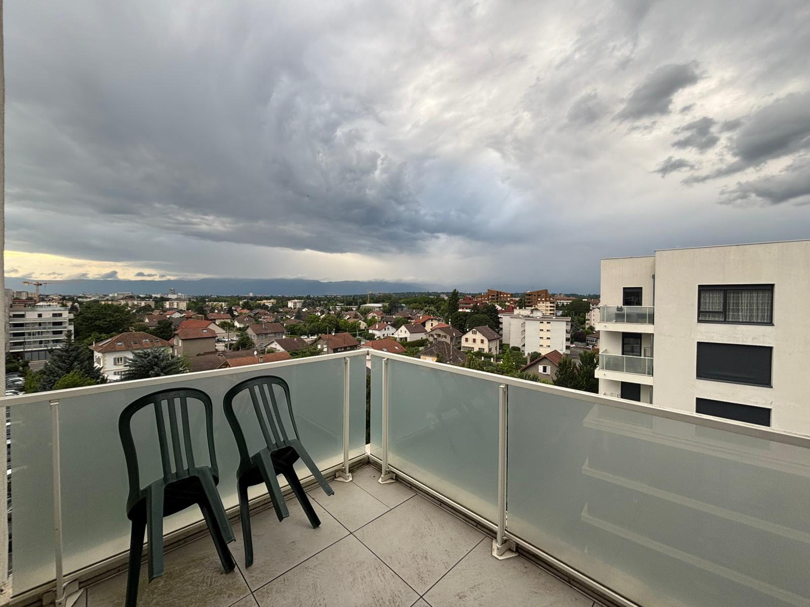 🏡 Appartement T3 – Dernier étage – Ambilly