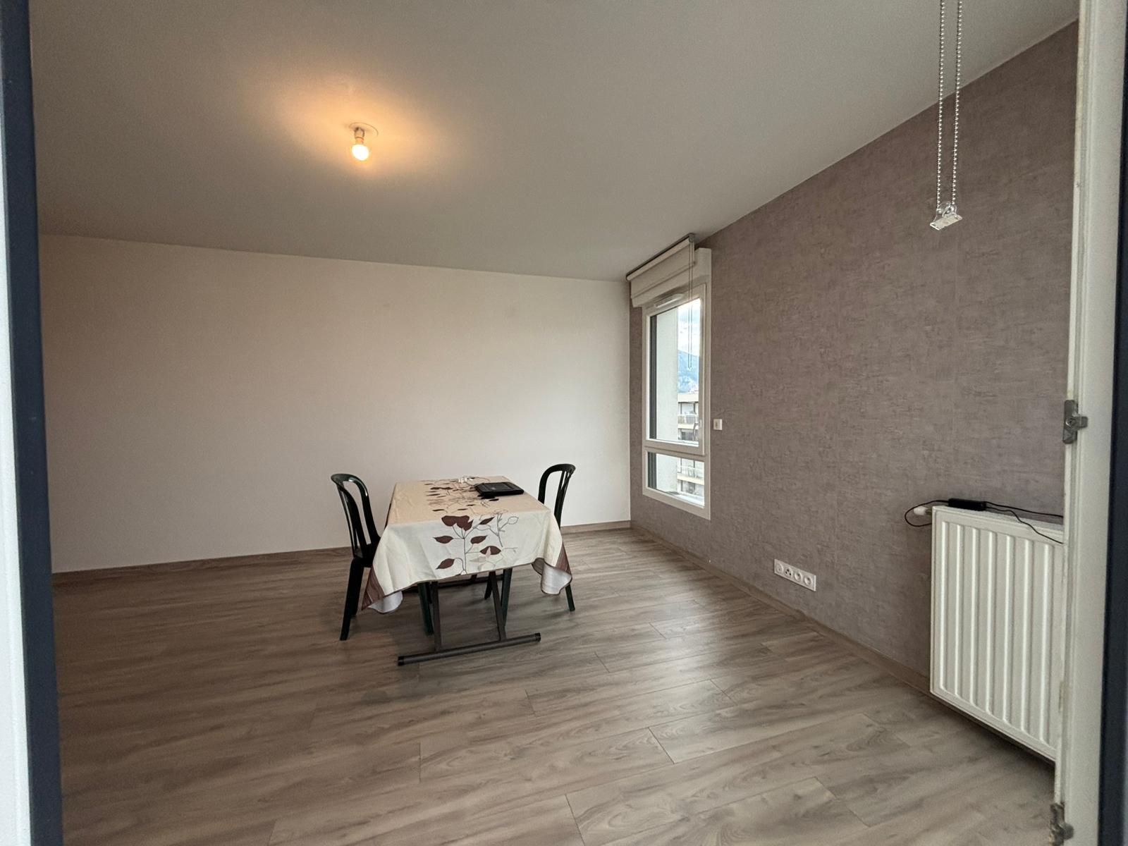 Appartement rénové à vendre  - 3 pièce(s) - 62m2 - Ambilly (74100)