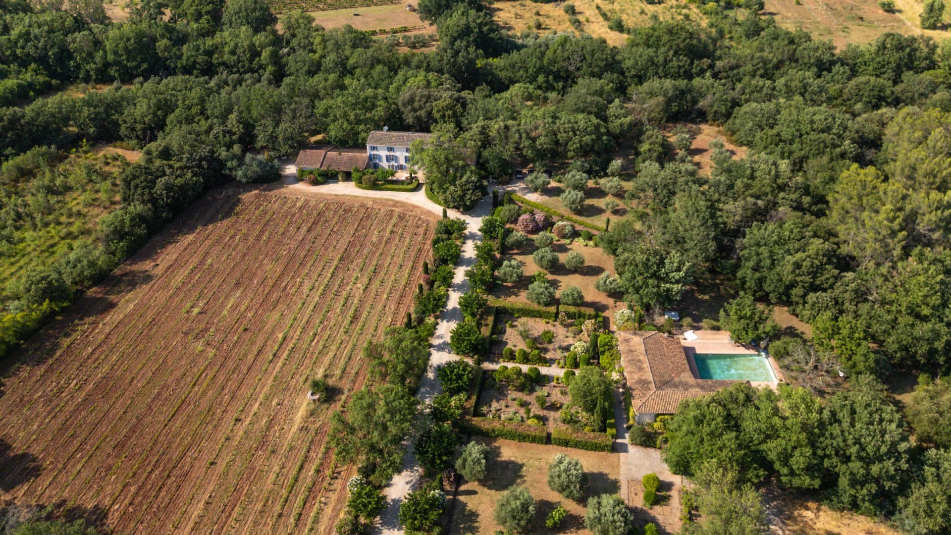 Exceptionnelle propriété ancienne avec vignes et oliviers direct