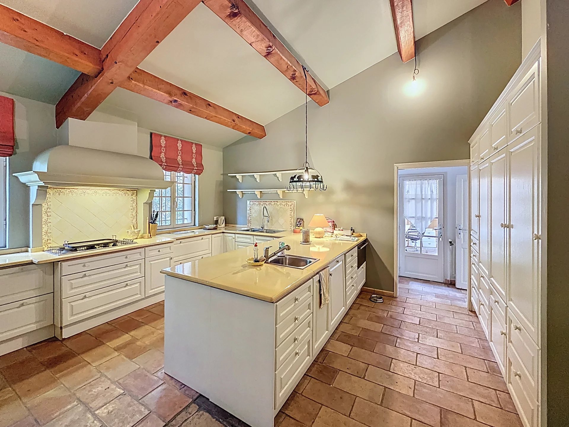 Domaine à vendre  - 14 pièce(s) - 630m2 - Le Cannet-des-maures (83340)