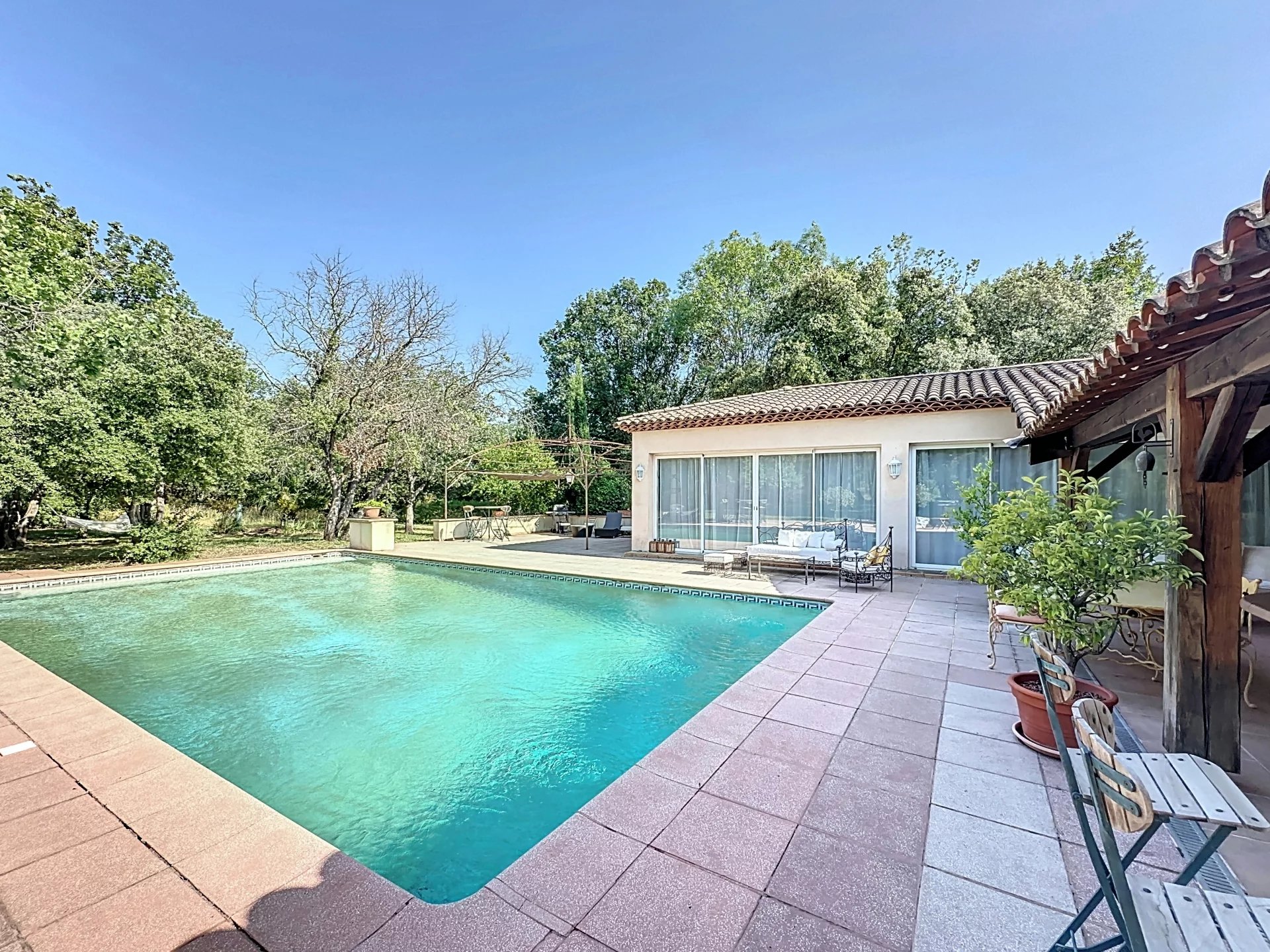 Domaine à vendre  - 14 pièce(s) - 630m2 - Le Cannet-des-maures (83340)