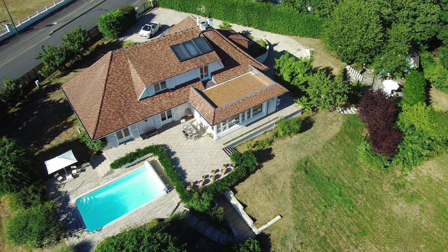 Villa avec piscine, vue panoramique sur la nature
