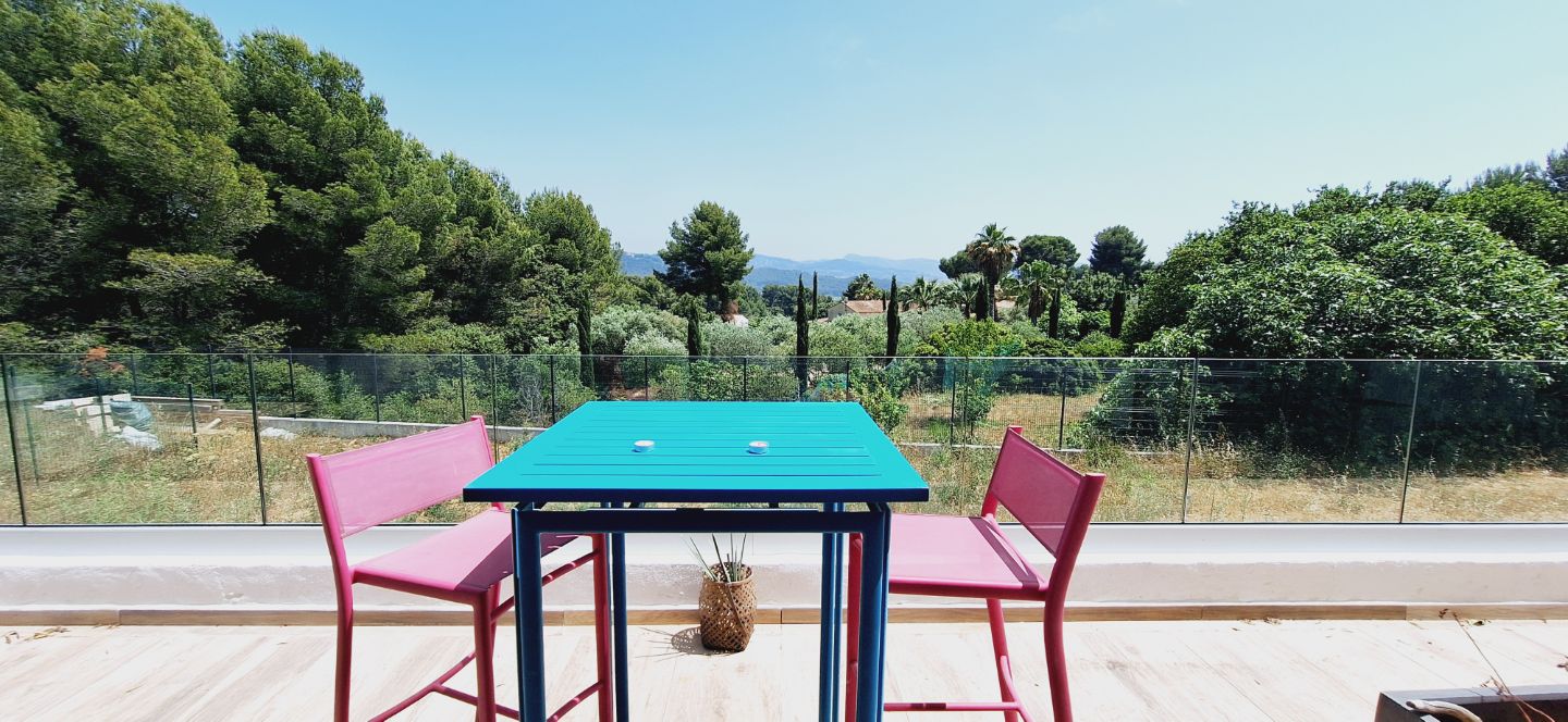 A vendre villa de plain pied la cadière d'Azur.