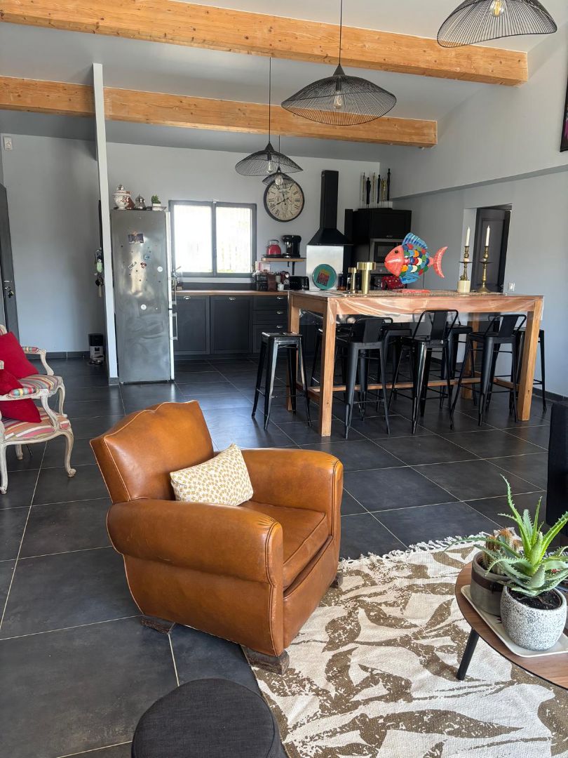 A vendre villa de plain pied la cadière d'Azur.