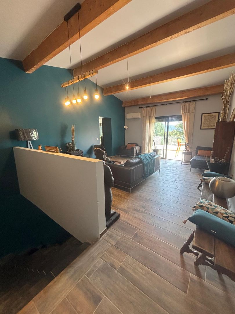 A vendre villa de plain pied la cadière d'Azur.