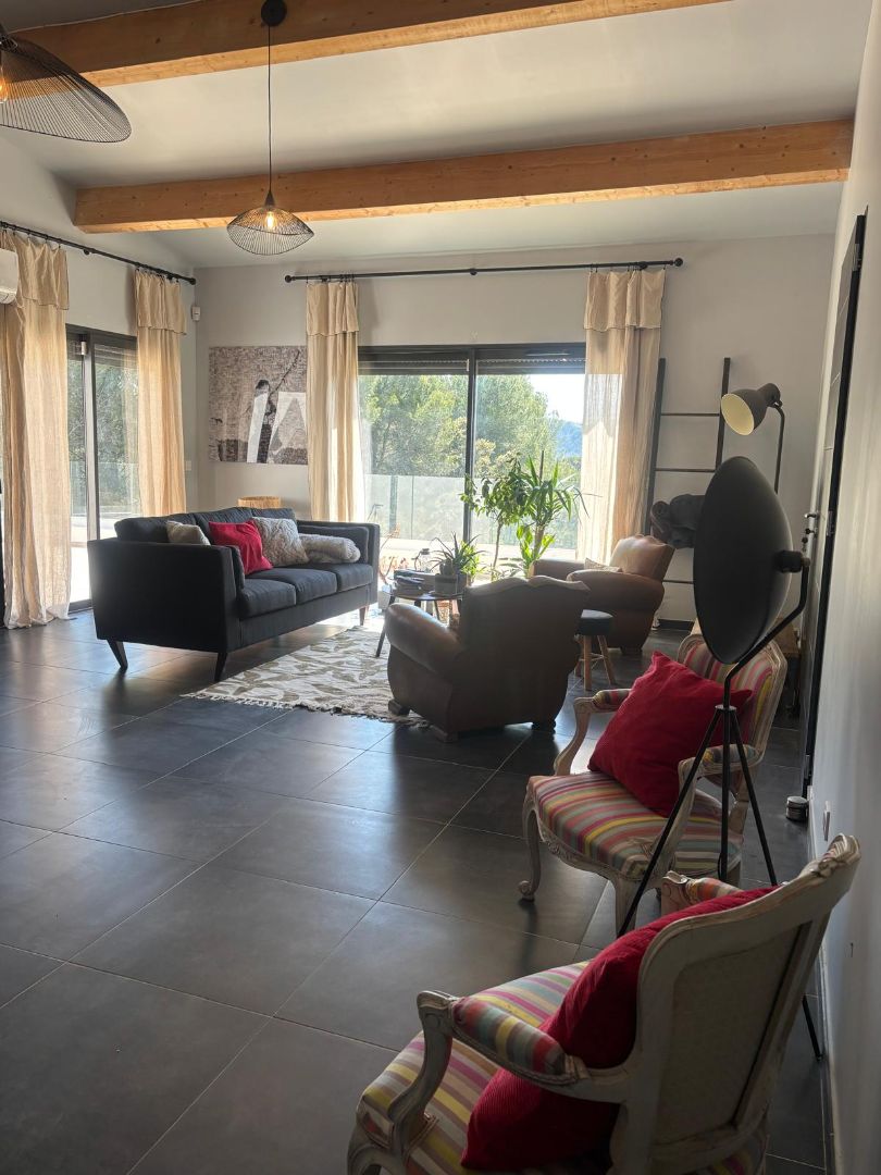 A vendre villa de plain pied la cadière d'Azur.