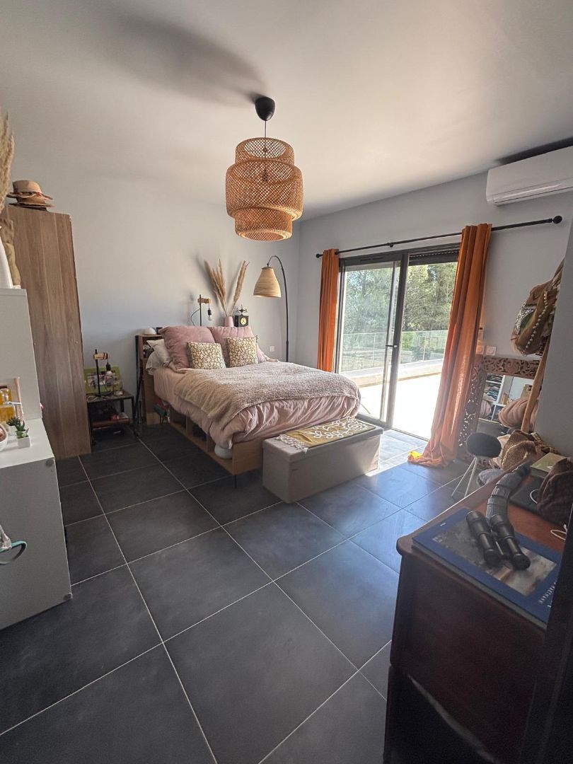 A vendre villa de plain pied la cadière d'Azur.