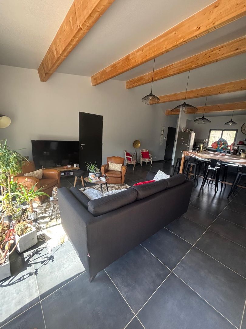 A vendre villa de plain pied la cadière d'Azur.