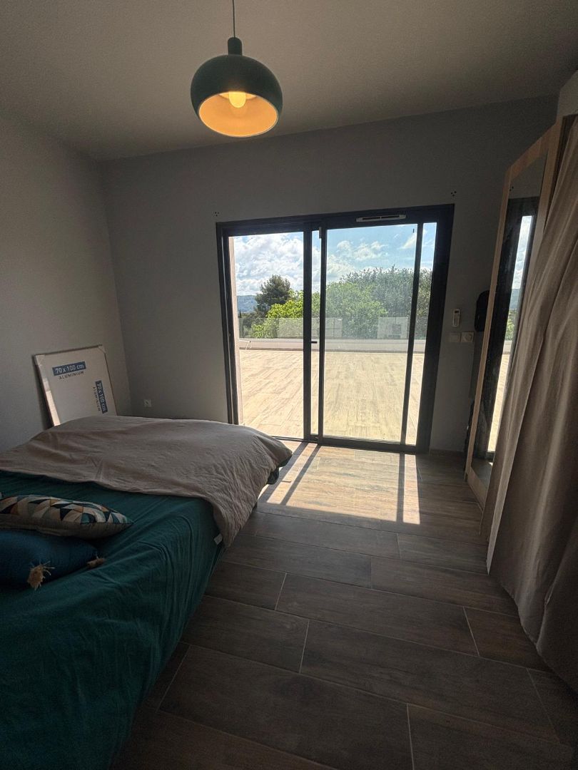 A vendre villa de plain pied la cadière d'Azur.