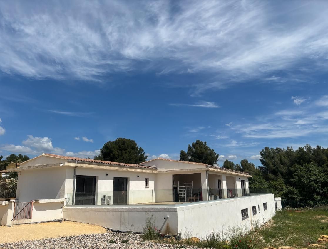 A vendre villa de plain pied la cadière d'Azur.