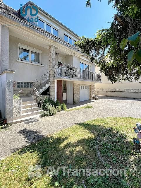 Immeuble mixte entrepot, bureaux, garage, parking.  Habitation 