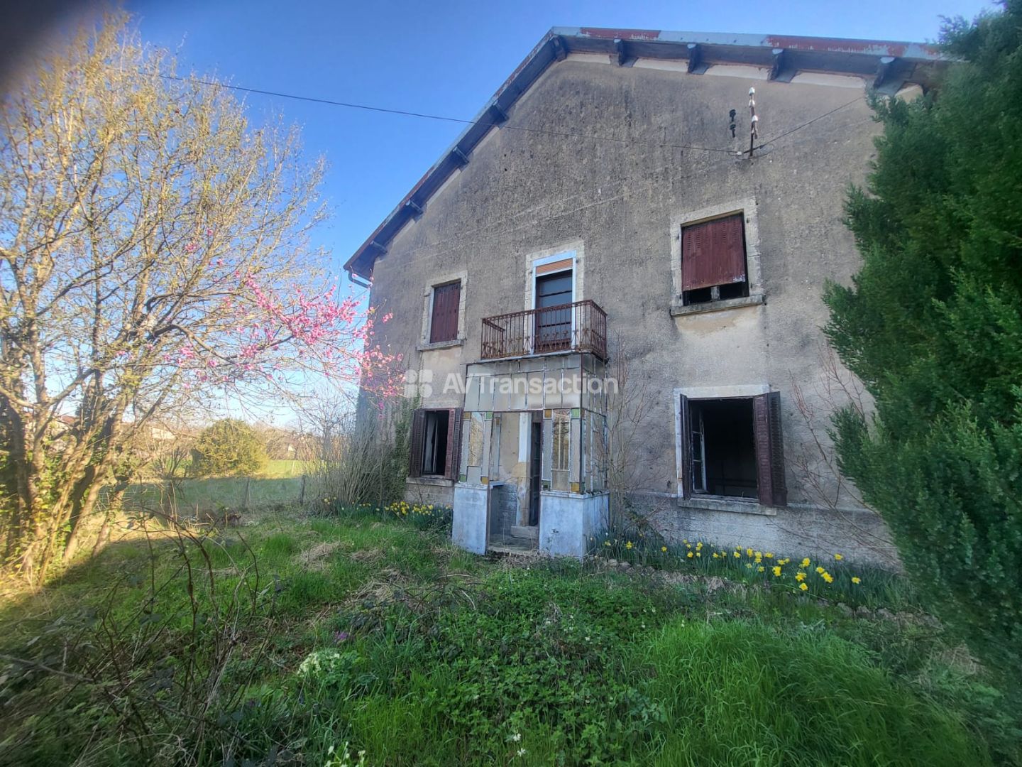 Belle Bâtisse à rénover sur 2,5 hectares attenants