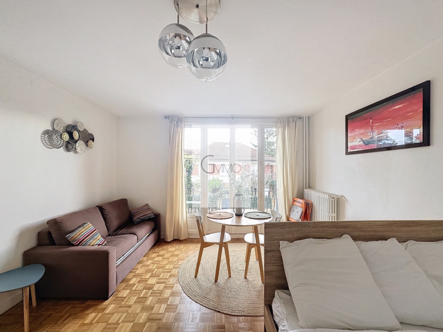 Annonce de Vente : Studio Lumineux avec Balcon et Parking Privé