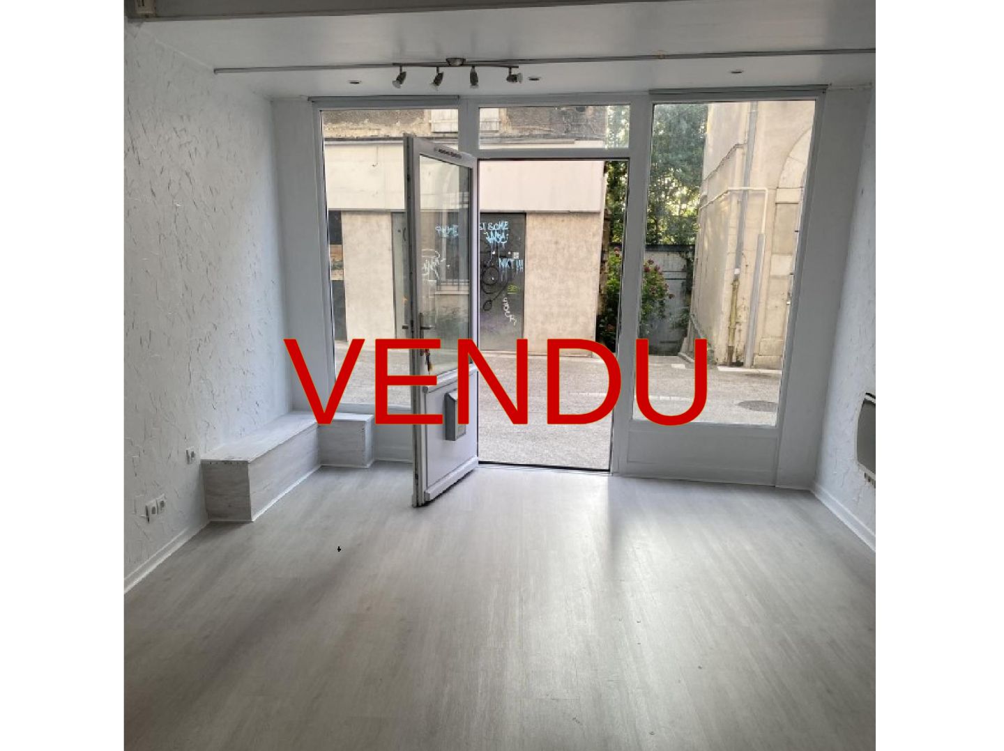 LOCAL COMMERCIAL VENDU