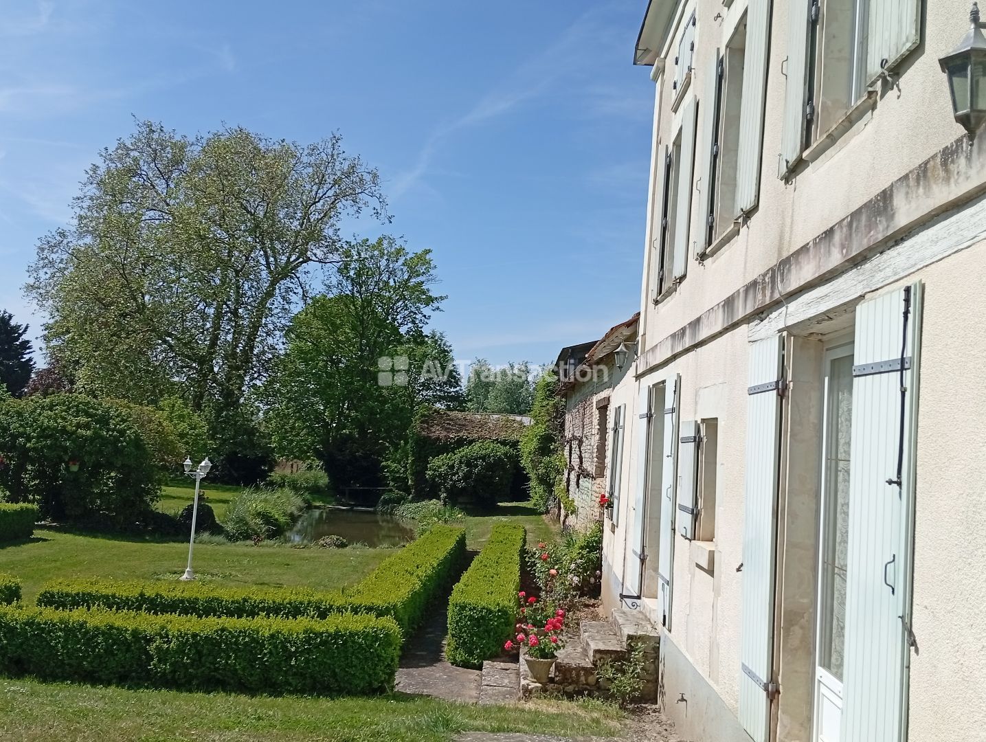 Maison à vendre  - 6 pièce(s) - 180m2 - Mirebeau (86110)