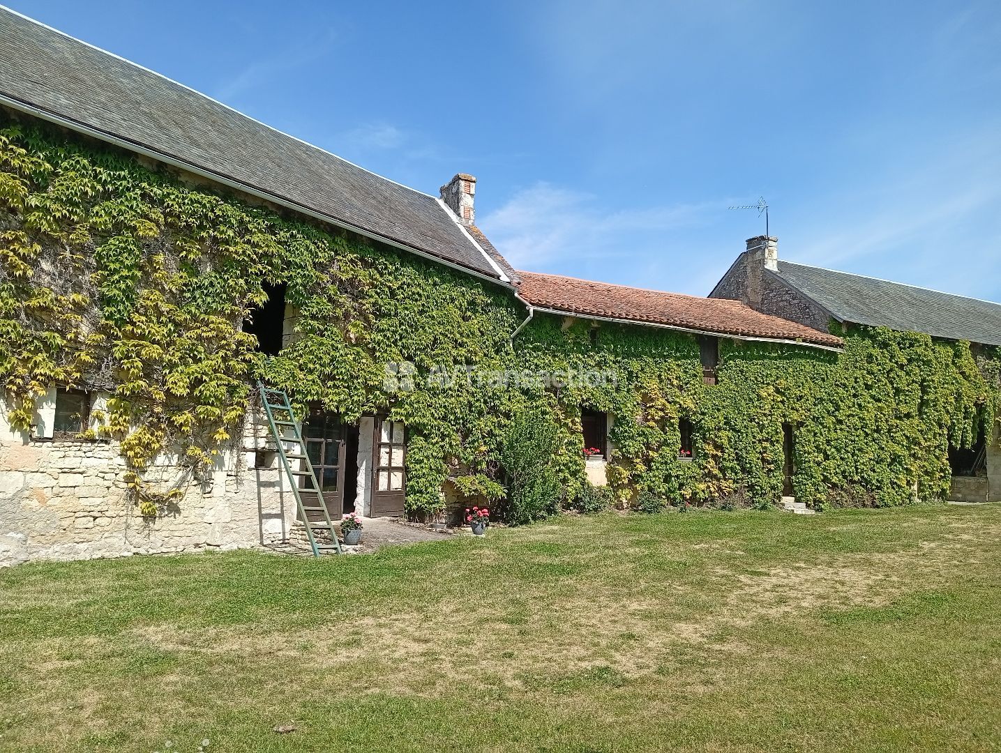 Maison à vendre  - 6 pièce(s) - 180m2 - Mirebeau (86110)