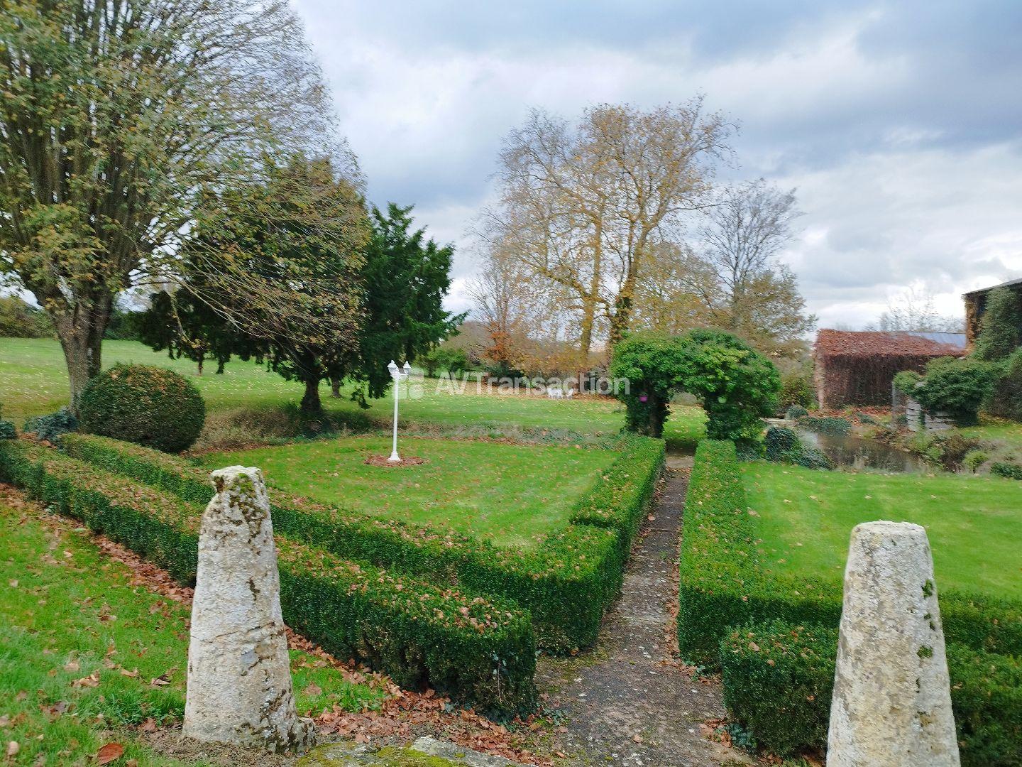 Maison à vendre  - 6 pièce(s) - 180m2 - Mirebeau (86110)