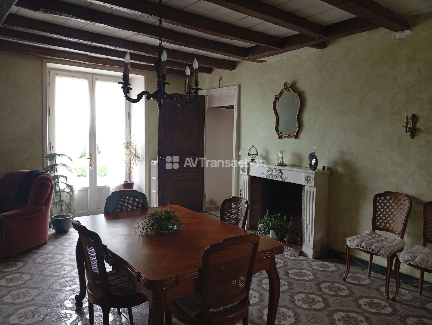 Maison à vendre  - 6 pièce(s) - 180m2 - Mirebeau (86110)